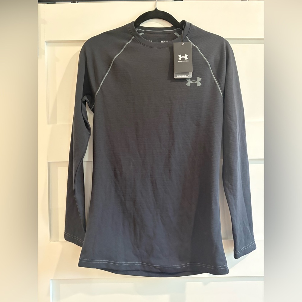 Men’s UnderArmour Cold Gear fitted tee.  Size small.
